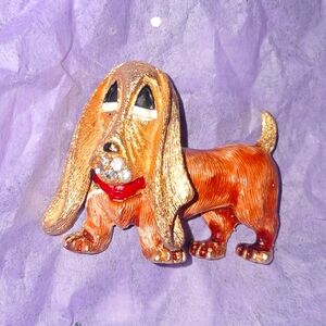 VINTAGE ADORABLE HOUND DOG BROOCH